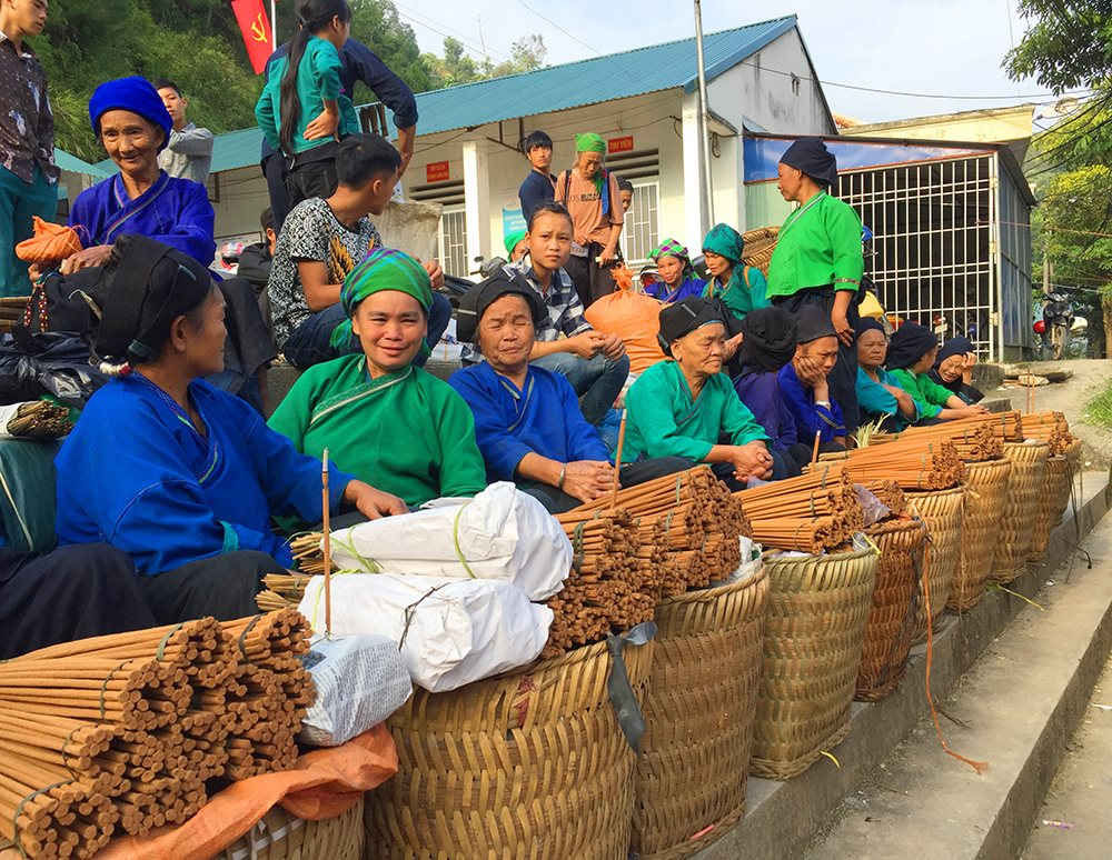 ha-giang-loop-motorbike-hoang-su-phi-market