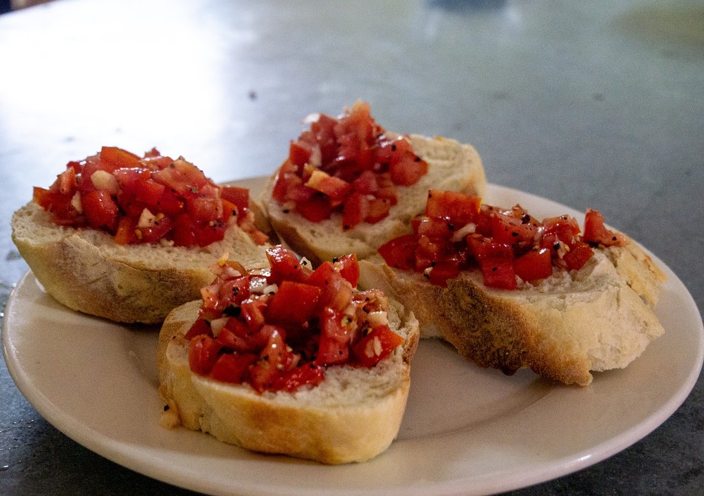 where-to-eat-in-dong-van-mr-hung-italian-restaurant-bar